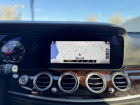 Used 2022 Mercedes-Benz E 350 4MATIC Sedan image 16