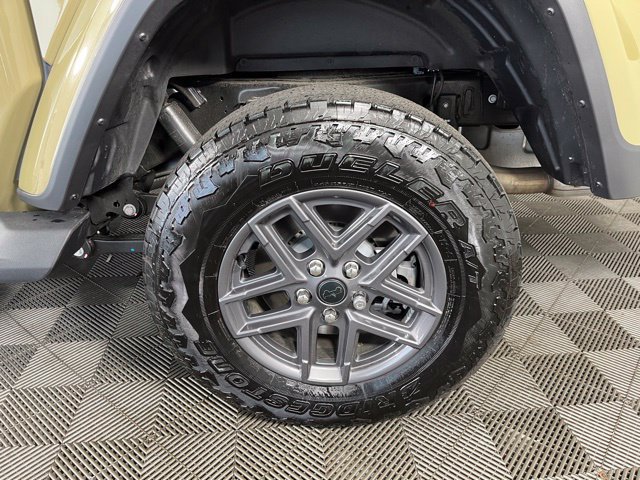 Used 2026 Jeep Gladiator Sport AWD/4WD image 10