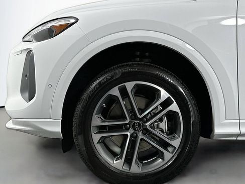 Used 2025 Audi Q5 Premium w/ Convenience Package AWD/4WD image 12