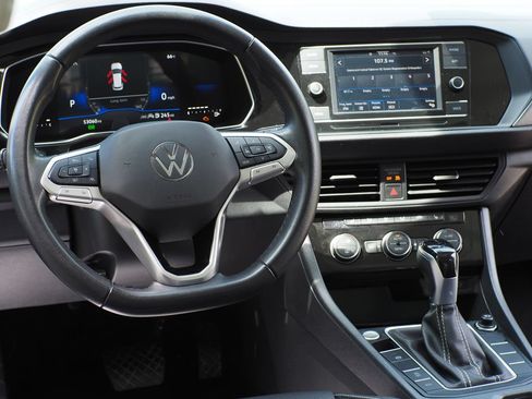 Used 2024 Volkswagen Jetta SE FWD image 20