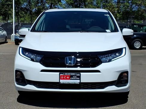 New 2026 Honda Odyssey Touring image 2