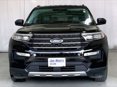 Used 2023 Ford Explorer XLT w/ Equipment Group 202A image 3