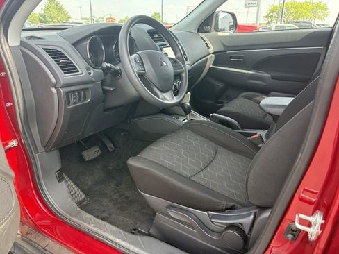 Used 2025 Mitsubishi Outlander Sport SE AWD/4WD image 14