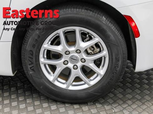 Used 2023 Chrysler Voyager LX image 33