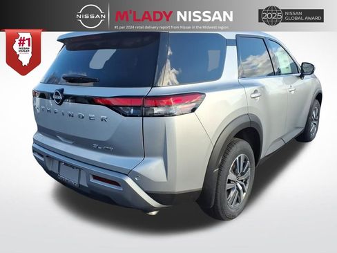 New 2025 Nissan Pathfinder SL image 7