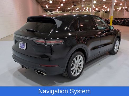 Used 2022 Porsche Cayenne w/ Premium Package AWD/4WD image 3