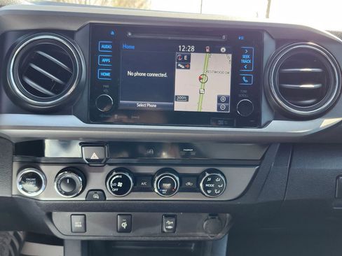 Used 2016 Toyota Tacoma TRD Sport w/ Towing Package image 30