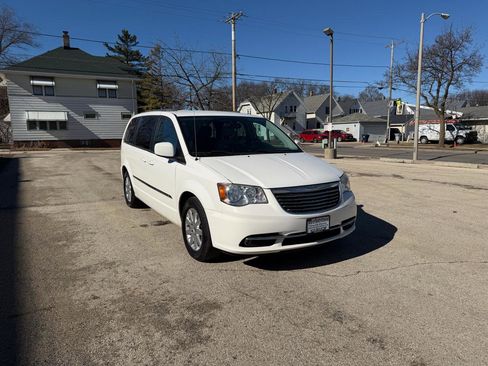 Used 2013 Chrysler Town & Country Touring image 1