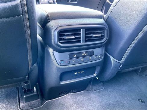 Used 2024 Honda Pilot Touring image 29
