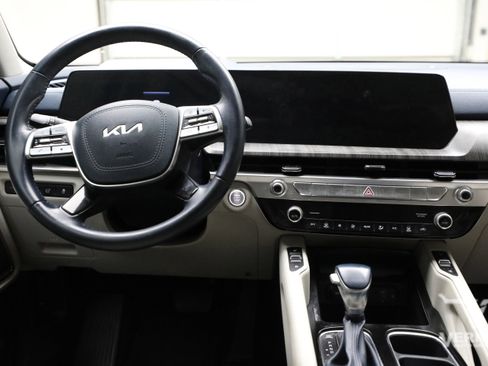 Used 2024 Kia Telluride EX w/ EX Captain's Chair Package FWD image 21