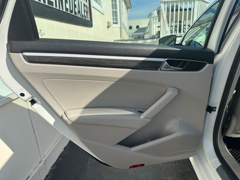 Used 2018 Volkswagen Passat 2.0T SE image 23