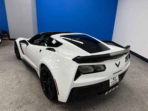 Used 2017 Chevrolet Corvette Z06 w/ Z07 Performance Package RWD image 12
