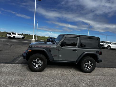 Used 2022 Jeep Wrangler Rubicon w/ Cold Weather Group AWD/4WD image 2