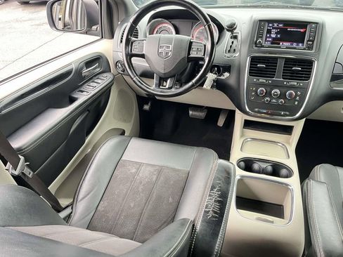 Used 2020 Dodge Grand Caravan SXT image 27