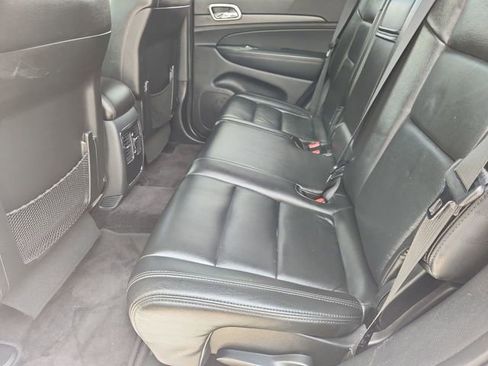 Used 2018 Jeep Grand Cherokee Laredo RWD image 23