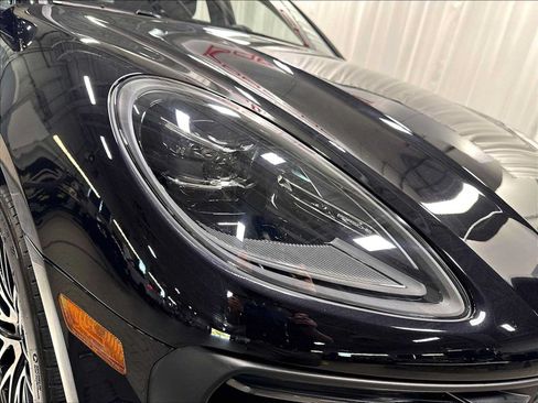 Used 2026 Porsche Macan AWD/4WD image 14