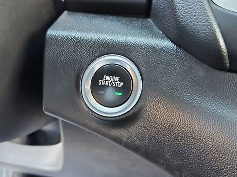 Used 2024 GMC Terrain SLT image 16