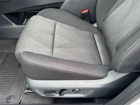 Used 2025 Nissan Rogue SV image 14