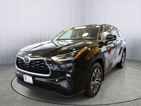 Certified 2021 Toyota Highlander XLE image 4