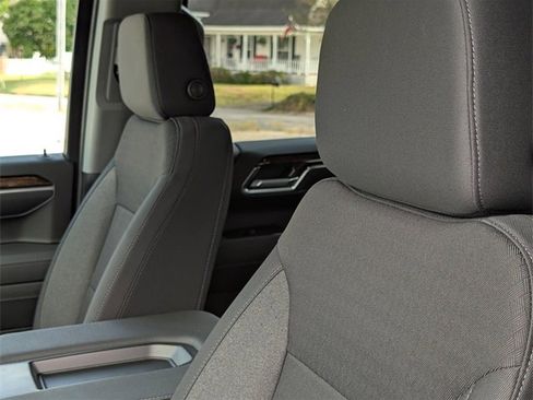 New 2026 GMC Sierra 1500 SLE image 12