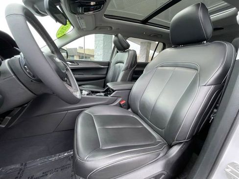 Used 2023 Jeep Grand Cherokee L Limited AWD/4WD image 12