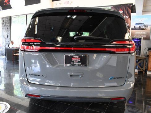 Used 2022 Chrysler Pacifica Touring-L w/ S Appearance Package FWD image 12