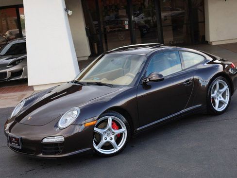 Used 2011 Porsche 911 Carrera 4S image 4