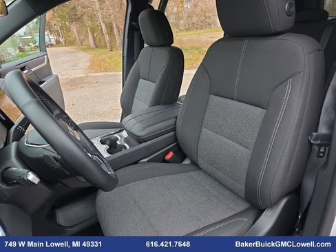 Used 2025 GMC Acadia Elevation image 17