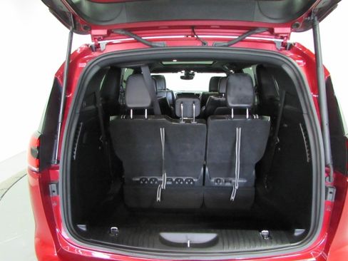 Used 2025 Chrysler Pacifica Limited FWD image 30
