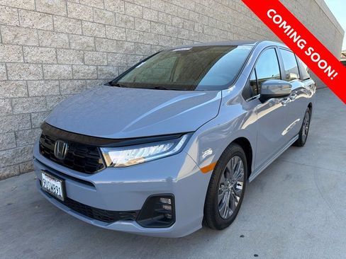 Used 2025 Honda Odyssey Touring image 2