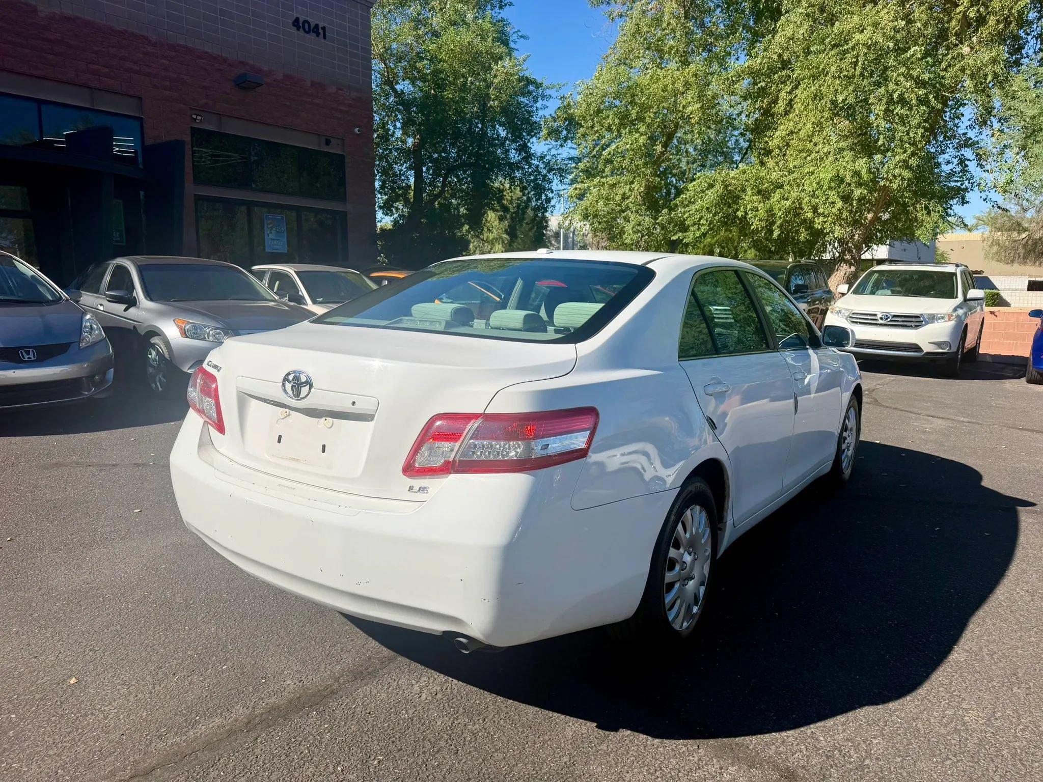 Used 2011 Toyota Camry LE FWD image 5