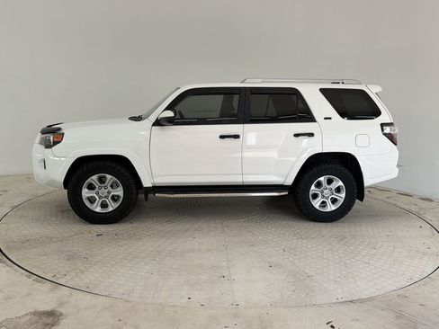 Used 2016 Toyota 4Runner SR5 RWD image 2