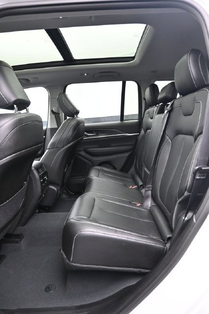 Used 2023 Jeep Grand Cherokee Limited AWD/4WD image 8