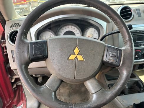 Used 2006 Mitsubishi Raider DuroCross image 13
