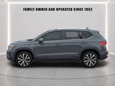 Certified 2023 Volkswagen Taos SE FWD image 3