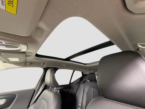 Certified 2025 Volvo XC40 B5 Core image 22