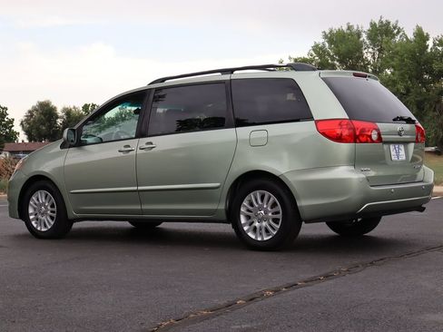 Used 2009 Toyota Sienna XLE FWD image 7