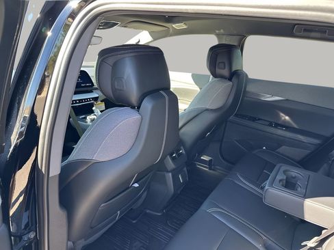 New 2026 Cadillac Optiq Luxury 1 image 18