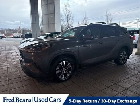 Certified 2021 Toyota Highlander XLE image 18