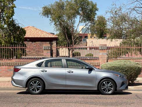 Used 2020 Kia Forte LXS FWD image 9