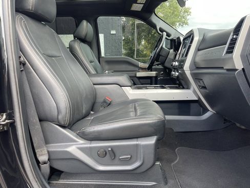 Used 2022 Ford F250 Lariat w/ Black Appearance Package image 38