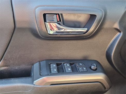 Used 2021 Toyota Tacoma TRD Off-Road image 29