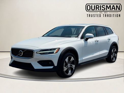 Used 2024 Volvo V60 B5 Cross Country Plus AWD/4WD image 6