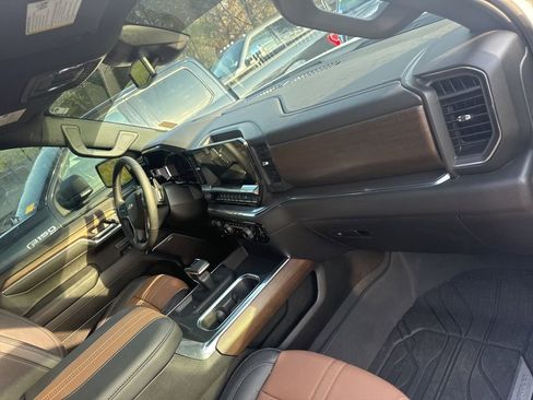 Used 2024 Chevrolet Silverado 1500 High Country w/ High Country Premium Package image 14