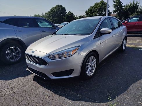 Used 2018 Ford Focus SE w/ Cold Weather Package FWD image 1
