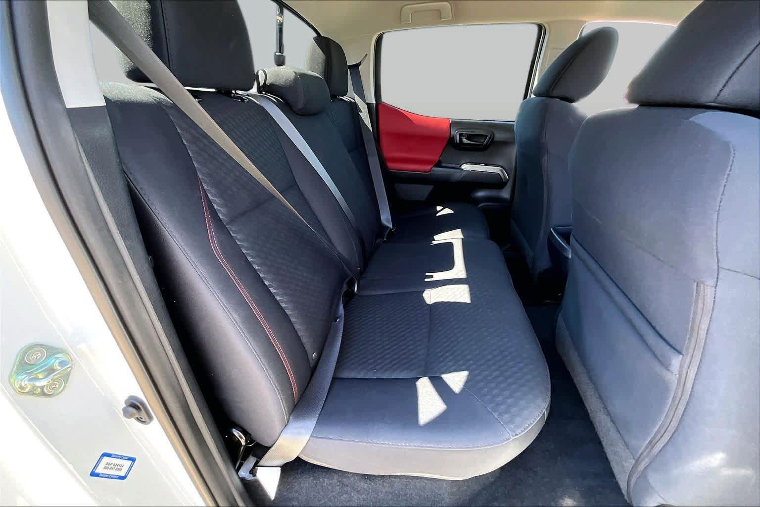 Used 2020 Toyota Tacoma SR5 RWD image 21