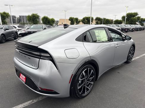 New 2026 Toyota Prius Plug-In Hybrid FWD image 11