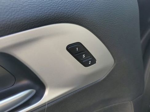 Used 2023 Chrysler Pacifica Touring-L w/ S Appearance Package image 6