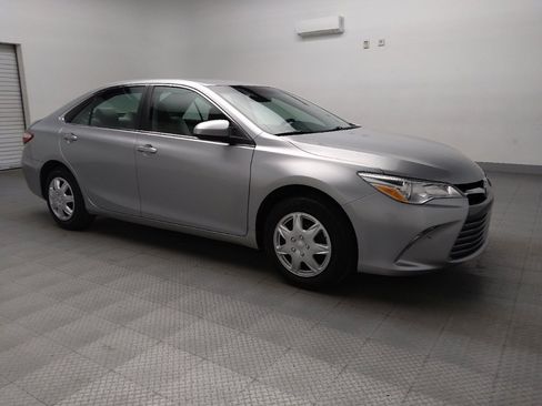 Used 2017 Toyota Camry LE image 13