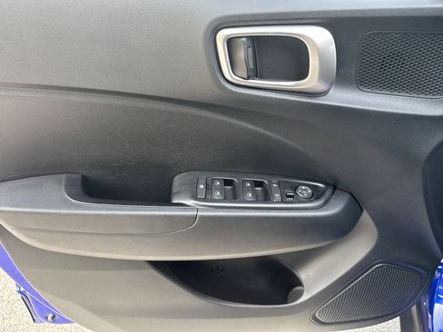 Used 2024 Hyundai Venue SEL FWD image 14